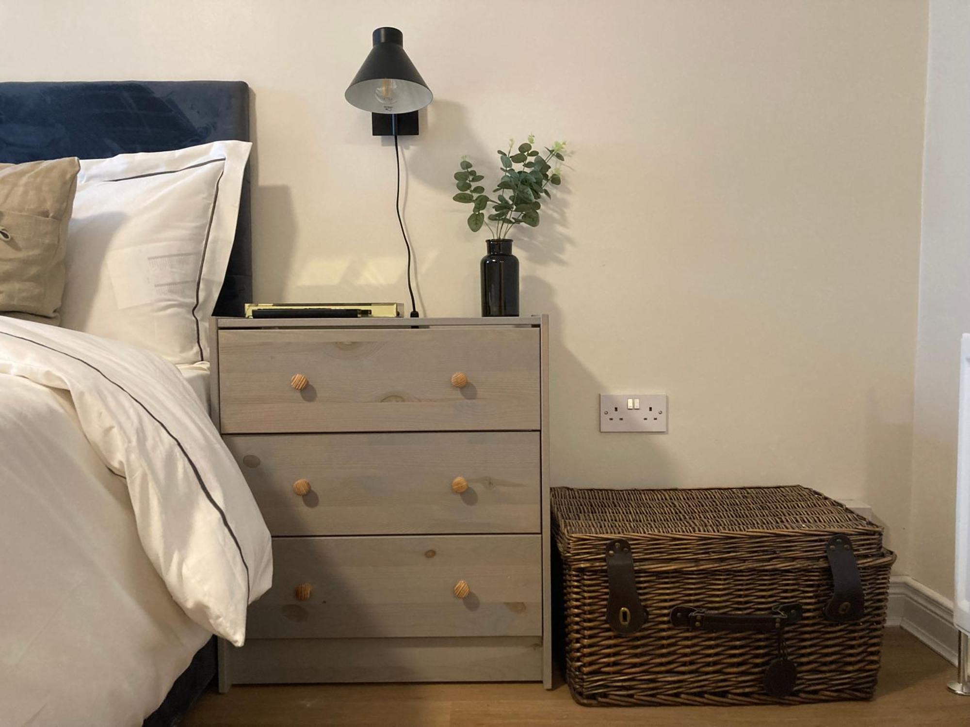 Smart 4K Tvs In All Bedrooms Double Vanity Sink Belfast Exterior photo